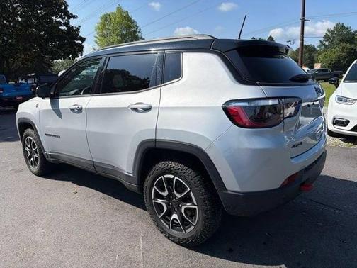 Silver Zynith 2025 Jeep Compass Trailhawk