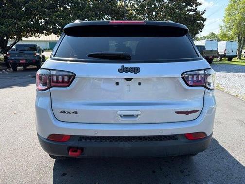 Silver Zynith 2025 Jeep Compass Trailhawk