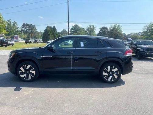 Deep Black Pearl Effect 2024 Volkswagen Atlas Cross Sport 2.0T SE w/Technology