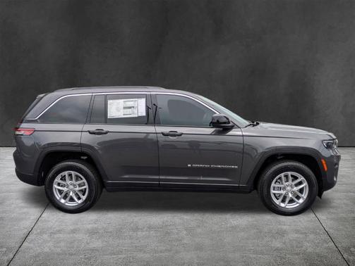Metallic 2026 Jeep Grand Cherokee Laredo