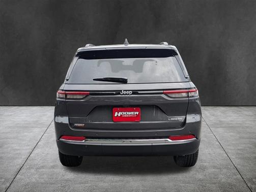 Metallic 2026 Jeep Grand Cherokee Laredo