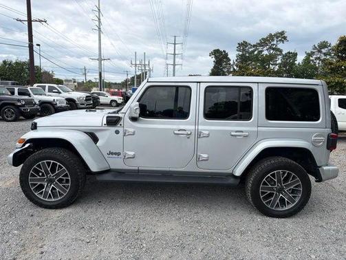 Silver Zynith Clearcoat 2024 Jeep Wrangler 4xe High Altitude