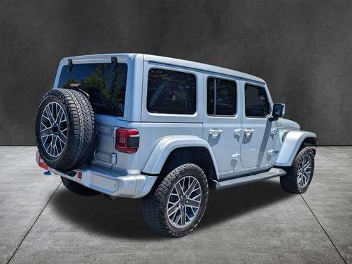 Silver Zynith Clearcoat 2024 Jeep Wrangler 4xe High Altitude