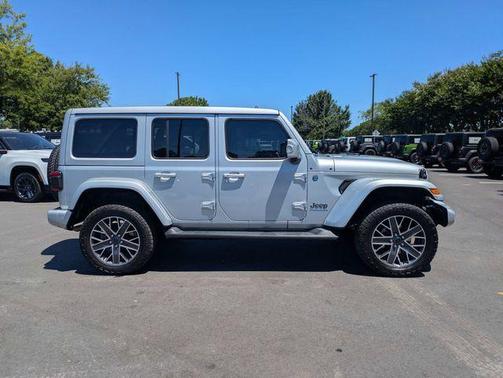 Silver Zynith Clearcoat 2024 Jeep Wrangler 4xe High Altitude