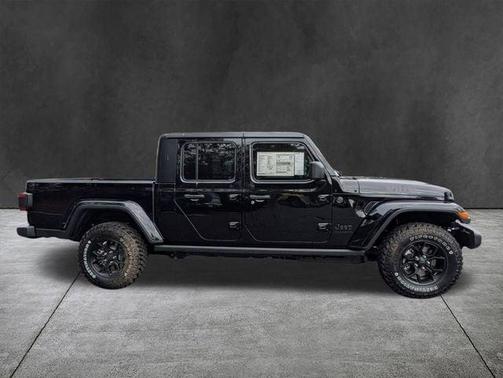 Black Clearcoat 2026 Jeep Gladiator Sport