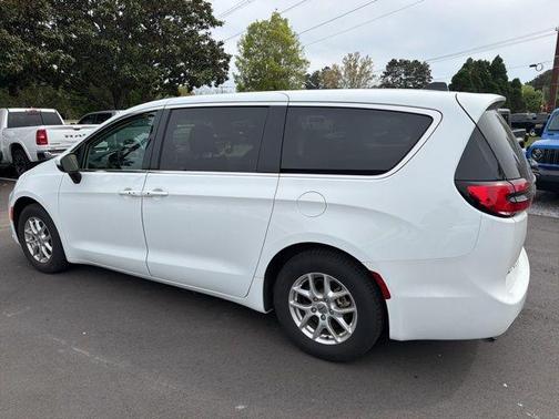 Bright White Clearcoat 2023 Chrysler Pacifica Touring-L