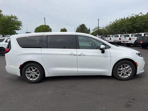 Bright White Clearcoat 2023 Chrysler Pacifica Touring-L