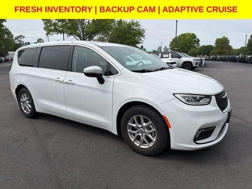 Bright White Clearcoat 2023 Chrysler Pacifica Touring-L