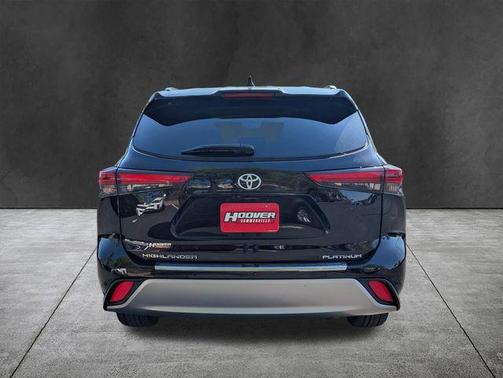 Amber 2020 Toyota Highlander Platinum