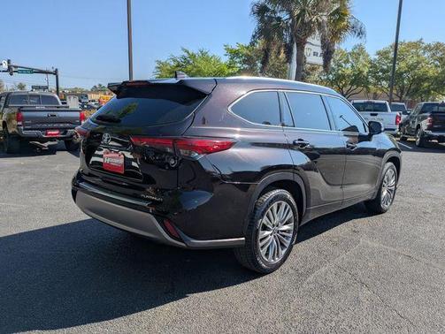 Amber 2020 Toyota Highlander Platinum