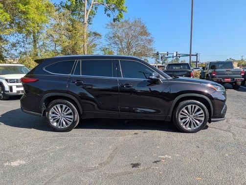 Amber 2020 Toyota Highlander Platinum