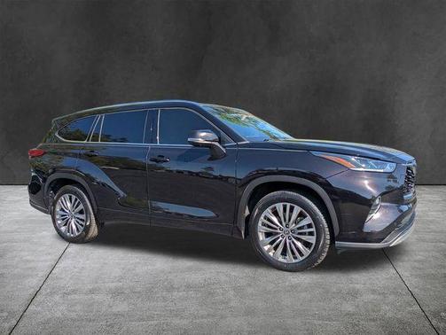 Amber 2020 Toyota Highlander Platinum