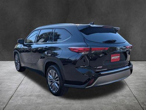 Amber 2020 Toyota Highlander Platinum