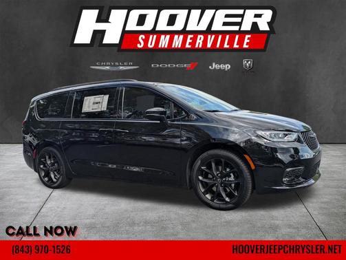 Diamond Black 2026 Chrysler Pacifica Select