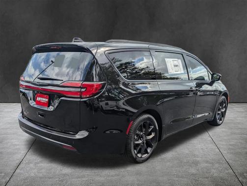 Diamond Black 2026 Chrysler Pacifica Select