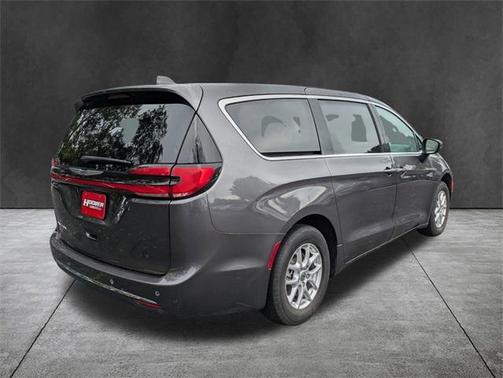 2023 Chrysler Pacifica Touring-L
