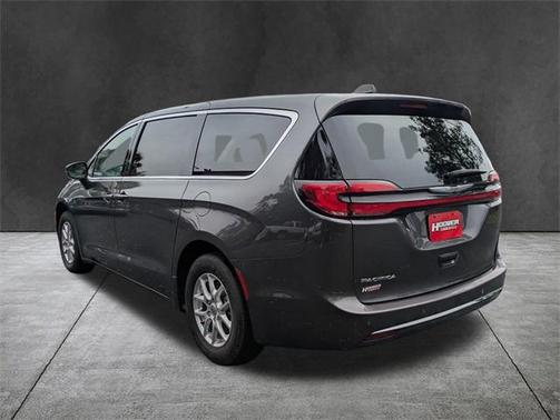 2023 Chrysler Pacifica Touring-L