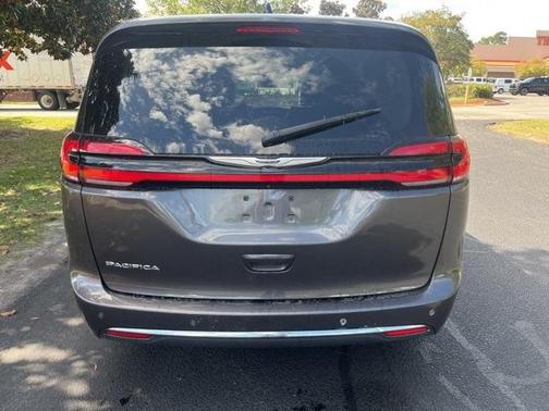 2023 Chrysler Pacifica Touring-L