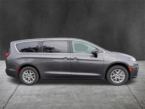 2023 Chrysler Pacifica Touring-L