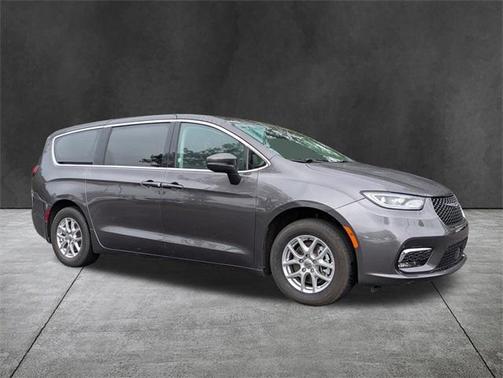 2023 Chrysler Pacifica Touring-L