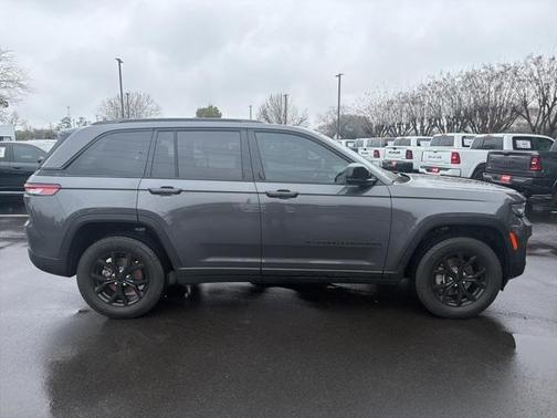 2024 Jeep Grand Cherokee Laredo