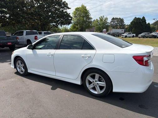 Blizzard Pearl 2014 Toyota Camry SE