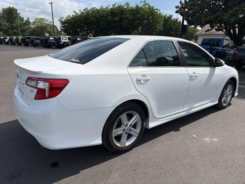 Blizzard Pearl 2014 Toyota Camry SE