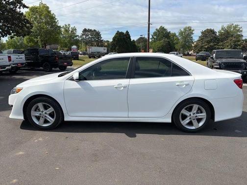 Blizzard Pearl 2014 Toyota Camry SE