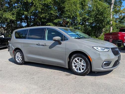2023 Chrysler Pacifica Touring-L