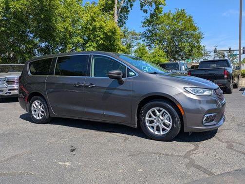 2023 Chrysler Pacifica Touring-L