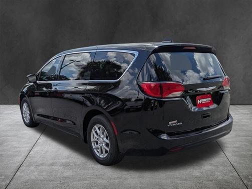 2026 Chrysler Voyager LX