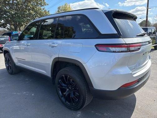 2024 Jeep Grand Cherokee Laredo