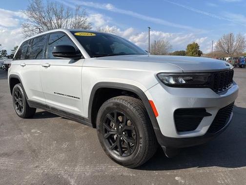 2024 Jeep Grand Cherokee Laredo