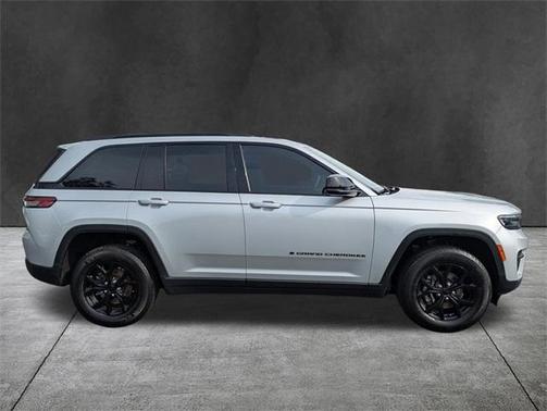 2024 Jeep Grand Cherokee Laredo