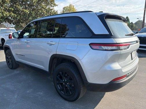 2024 Jeep Grand Cherokee Laredo