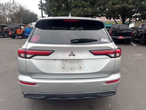 2022 Mitsubishi Outlander ES
