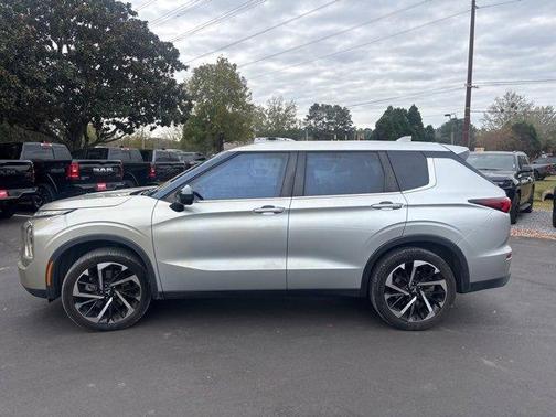 2022 Mitsubishi Outlander ES