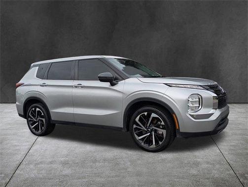2022 Mitsubishi Outlander ES