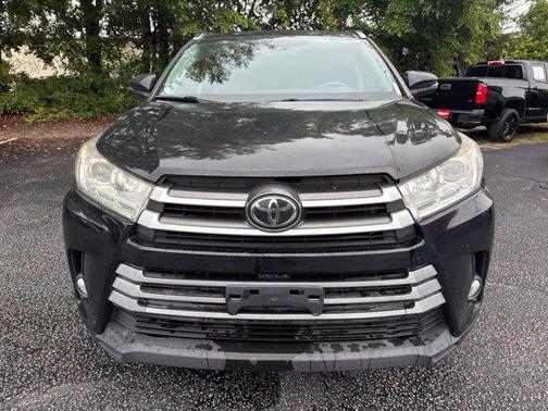 Midnight Black Metallic 2019 Toyota Highlander XLE
