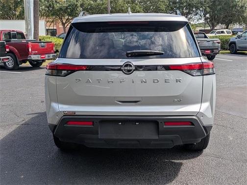 2024 Nissan Pathfinder SV