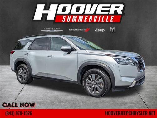 2024 Nissan Pathfinder SV