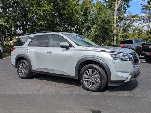 2024 Nissan Pathfinder SV