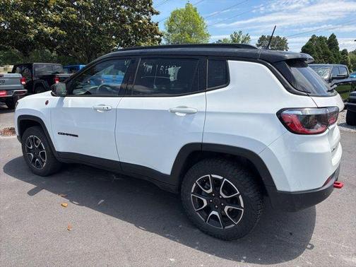 Bright White Clearcoat 2025 Jeep Compass Trailhawk