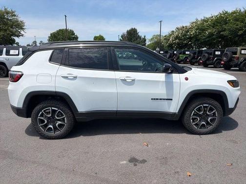 Bright White Clearcoat 2025 Jeep Compass Trailhawk
