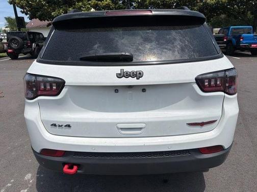 Bright White Clearcoat 2025 Jeep Compass Trailhawk