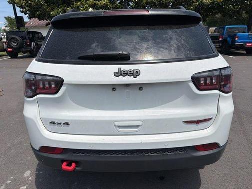 Bright White Clearcoat 2025 Jeep Compass Trailhawk