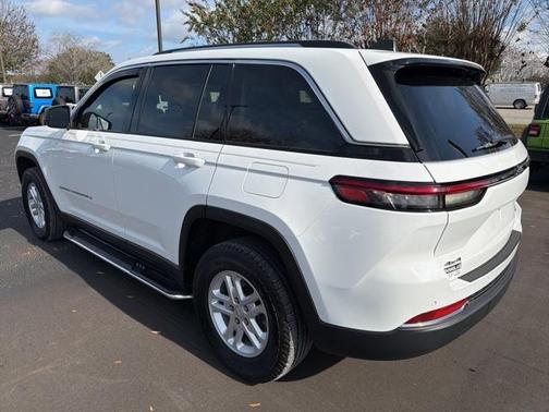 2023 Jeep Grand Cherokee Laredo