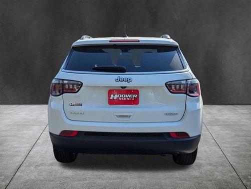 Bright White Clearcoat 2024 Jeep Compass Latitude