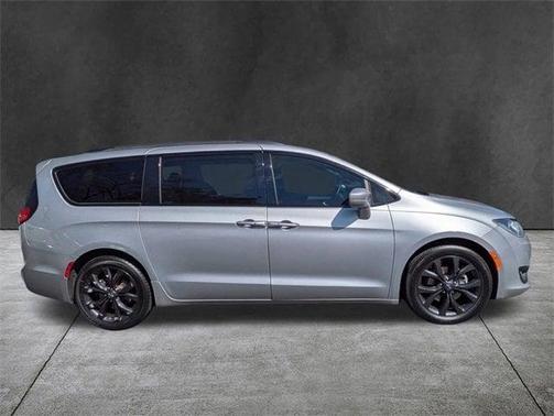 2020 Chrysler Pacifica Touring-L