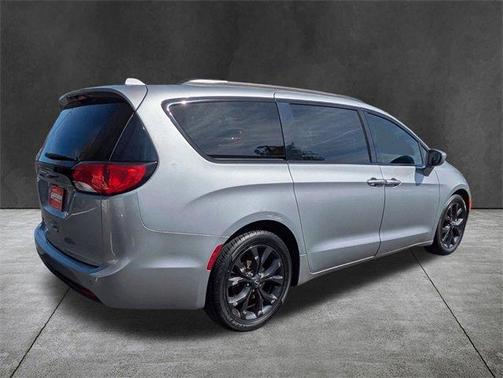 2020 Chrysler Pacifica Touring-L